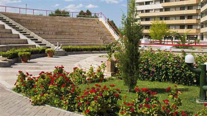 حیاط بیرونی هتل پارس مشهد